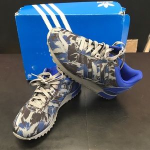 Adidas sneakers zx700 size 5 brand new